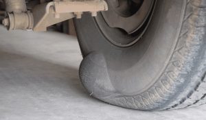 penyebab ban benjol di dinding samping